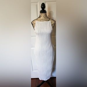 Commense
Medium
Bodycon Pearl Strap